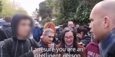 15 Yaşındaki İtalyan Çocuğun Irkçılara Gösterdiği Tepki Takdir Topladı