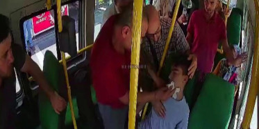 İyi insanlar iyi ki var! Adana’da bir dolmuş şoförü, epilepsi krizi geçiren 12 yaşındaki çocuğu güzergahından çıkarak hastaneye yetiştirdi!