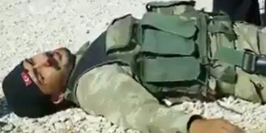 Tüyleri Diken Diken Eden Bayrak İndirme Sahnesi