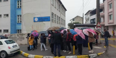 İzmir’de Bir Okulda Ortaya Atılan İddia Velileri Ayaklandırdı