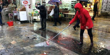İzmir'de Esnaf Yine Su Baskınlarına Teslim Oldu