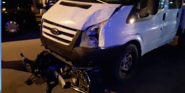 İzmir'de İki Çocuk Kaza Sonrası Yola Savruldu