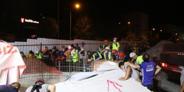 İzmir'de Korkunç Kaza: Olay Yerine Gelen Ekipler Dondu Kaldı!
