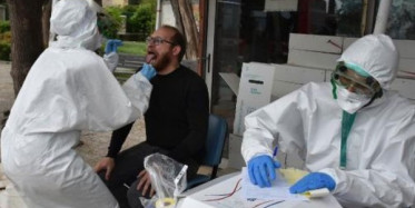 İzmir'de Sokakta Covid-19 Testi