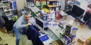 İzmir Depreminde İş Yerinde Yaşanan Panik Anları Kameralara Yansıdı