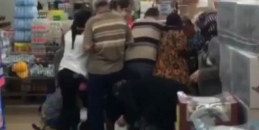 İzmir'de Kavanoz Kapağı İçin Birbirlerini Ezdiler