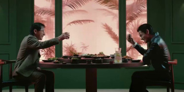 Jackie Chan, BTS grubu üyesi Kim Taehyung ile bir araya gelerek klip çekti!