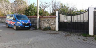 Mutasyon Geçirmiş Virüsün Olduğu Tespit Edilen Vakanın Evinin Önünde Nöbet