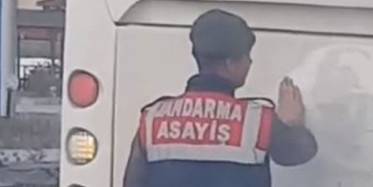 Atatürk'ün Tozunu Silen Asker