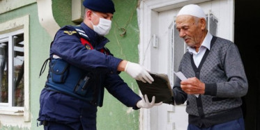 Maaşını Alan Yaşlı Vatandaş Askere Dua Etti