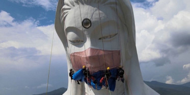 Japonya'dan İlginç Sembol! Tanrıça Heykeli'ne 35 kg Ağırlığında Maske Takıldı