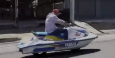 Jet Ski'ye Teker Takıp Trafiğe Çıktı
