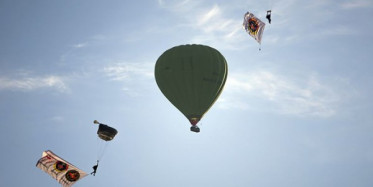 JÖAK, Sıcak Hava Balonundan Atladı