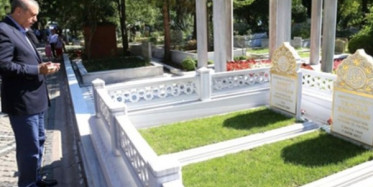 Cumhurbaşkanı Erdoğan, Anne Ve Babasının Kabrini Ziyaret Etti