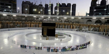 Kabe'de İlk Teravih Az Kişiyle Kılındı