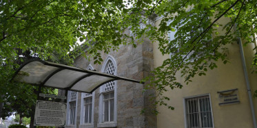 Kadıköy'de Camiyi Yakmaya Çalışan Şüpheliyi Arama Çalışmaları Sürüyor