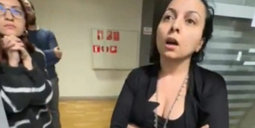 Kadir Has Üniversitesi'nde skandal görüntü: Akademisyen mescide ayakkabı ile girdi