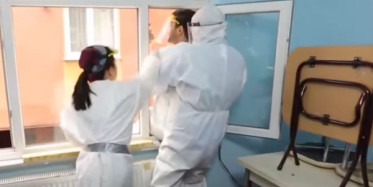 Kadir'i Dış Ses Camdan Aldı