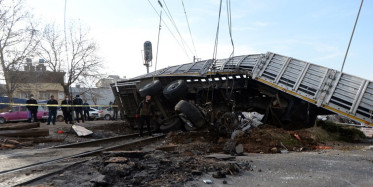 Kahramanmaraş'ta Tır ve Trenin Çarpıştığı Anlar