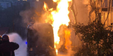 Kamyon Damperi Elektrik Hatlarını Kopardı