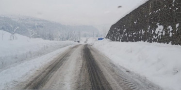 Kardan Kaymamak İçin 4 Ayak Üstüne Düşen Vatandaşın Görüntüleri