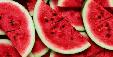 Karpuzun İçinden Çıkan Görenleri Hayrete Düşürdü!