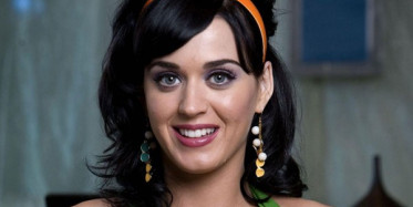 Katy Perry Dezenfektan Kostümü Giydi