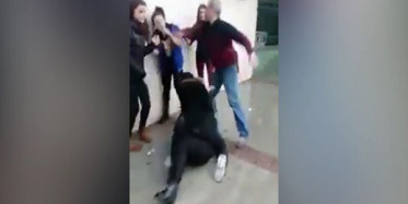 Kavga Eden Kızları Tokat Atarak Ayıran Adam