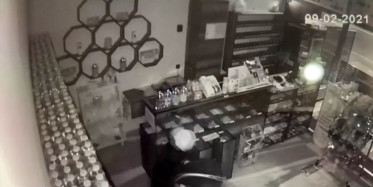 Kayseri'de Kuruyemişçide Hırsızlık Görüntüleri