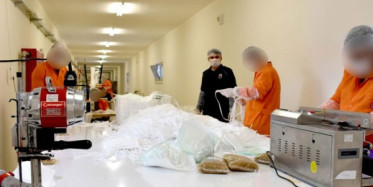 Kayseri'de Mahkumlar Günde 17 Bin Maske Üretiyor