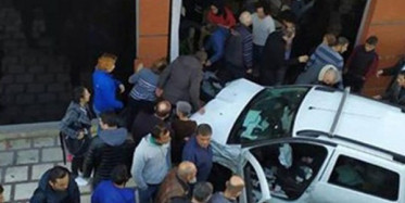 Antalya'da Otomobil Açık Öğretim Fakültesine Çarptı Bir Kişi Yaşamını Yitirdi