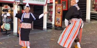 Kerimcan Durmaz, Amsterdam Sokaklarında Yöresel Kıyafetle Dans Etti