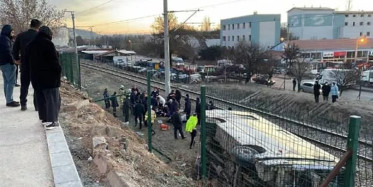 Kırıkkale’de Korkutan Kaza: Servis Midibüsü Devrildi!