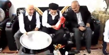 Kız İsteme Esnasında Cam Çerçeve İndiren Dede