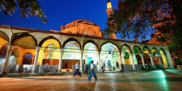 Kocaeli’nde Camide Çirkin Hareket, Sadaka Kutusu Çalındı