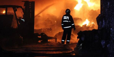 Kocaeli'de Geri Dönüşüm Fabrikasının Alev Aldığı Anlar Görüntülendi