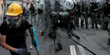 Hong Kong'ta Göstericilerin Vurulma Anı Kameralara Yansıdı