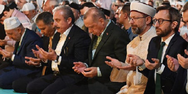 Cumhurbaşkanı Erdoğan Yenikapı'da Kuran Okudu 