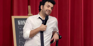 Konuşanlar'da bomba itiraf: Askerdeyken tinder indirince, üsteğmeniyle eşleşmiş!