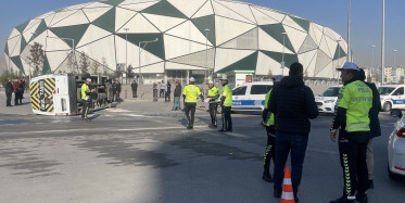 Konya’da korkutan kaza: Öğrenci servisi ve otomobil çarpıştı, çok sayıda yaralı var