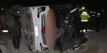 Konya'da Yolcu Otobüsü Devrildi: 1'i Ağır 14 Kişi Yaralandı