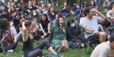 Koronavirüsü Unuttular! Maçka Parkı'nda Sosyal Mesafesiz Konser Yapıldı