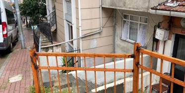 Kötü Kokudan Şüphelenen Ev sahibi Eve Girince Gördükleri Karşısında Donup Kaldı!