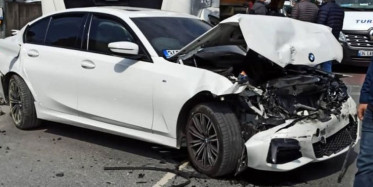 Küçükçekmece'de Freni Boşalan Kamyon Kazaya Sebep Oldu