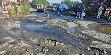 Kuşadası Belediyeciliği Sınıfta Kaldı! Patlayan Lağım Suları Denize Karıştı