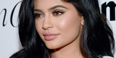 Kylie Jenner'a Sevgilisi Travis Scott'tan Gül Sürprizi