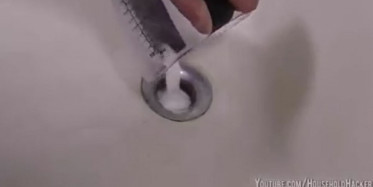 Lavabonun Deliğinden Bir Bardak Tuz Dökerseniz Bakın Neler Oluyor