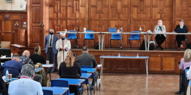 Londra'da Mazbata Töreninde Türk başkan Kur’an-ı Kerim Okuttu