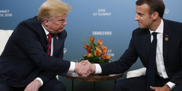 Trump ile Macron Arasında "İz Bırakan" Tokalaşma