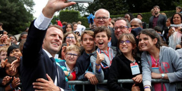 Macron Kameraları Unutup Öğrenciyi Azarladı